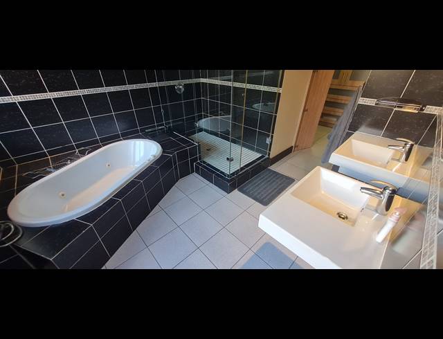 4 BEDROOM GOLF ESTATE FOR SALE IN BLUE VALLEY GOLF ESTATE